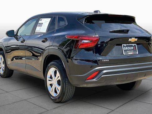 Used 2025 Chevrolet Trax LS FWD image 12