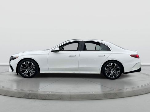 Used 2025 Mercedes-Benz E 350 4MATIC Sedan image 4