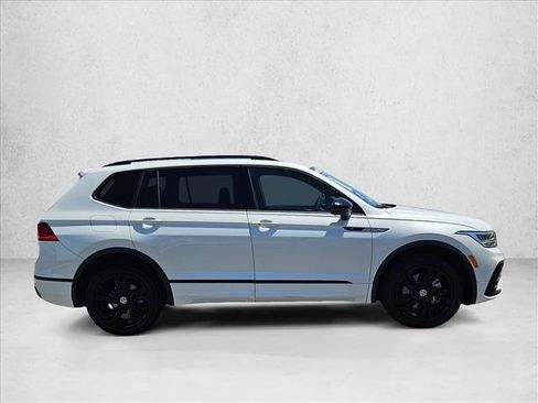 Used 2024 Volkswagen Tiguan SE R-Line FWD image 4
