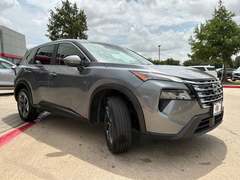 Used 2025 Nissan Rogue SV FWD image 4