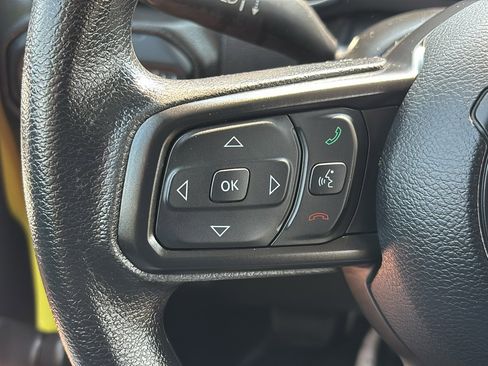 Used 2023 Jeep Gladiator Sport w/ Off Road Group image 15