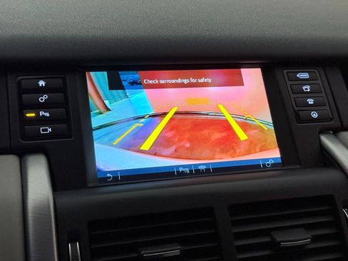 Used 2016 Land Rover Discovery Sport SE image 32