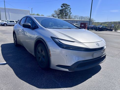 Used 2025 Toyota Prius LE image 5