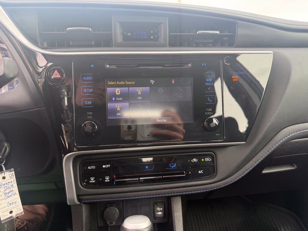 Used 2018 Toyota Corolla SE FWD image 16