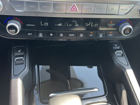 Used 2025 Kia Telluride S image 23