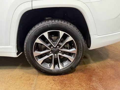 Used 2021 Jeep Grand Cherokee L Overland w/ Advanced Protech Group III AWD/4WD image 91