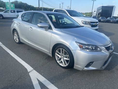 Used 2015 Lexus CT 200h FWD image 9