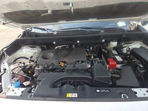 Used 2025 Toyota RAV4 XLE AWD/4WD image 28