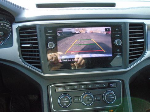 Used 2019 Volkswagen Atlas SE image 16