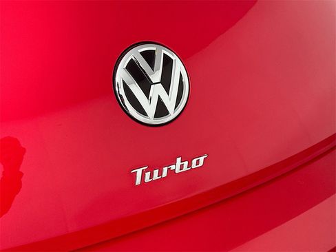 Used 2018 Volkswagen Beetle 2.0T SE image 28