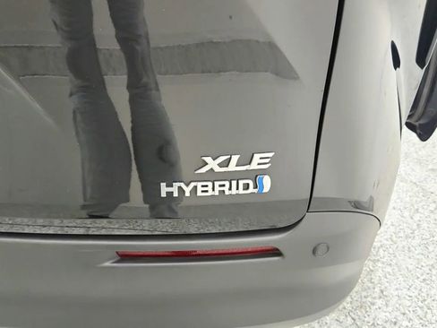 Used 2024 Toyota Sienna XLE image 17