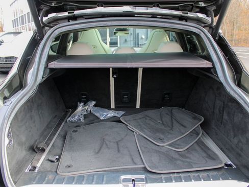 Used 2023 Aston Martin DBX AWD/4WD image 21