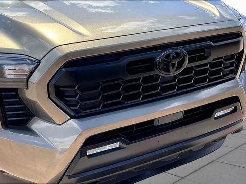 Certified 2024 Toyota Tacoma TRD Off-Road AWD/4WD image 29