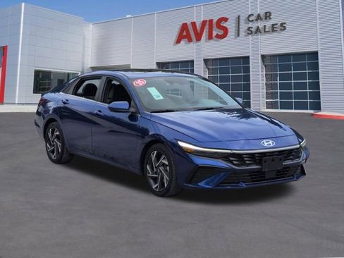 Used 2025 Hyundai Elantra SEL FWD image 3