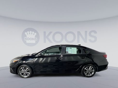 Used 2023 Kia Forte LXS w/ LXS Technology Package image 2