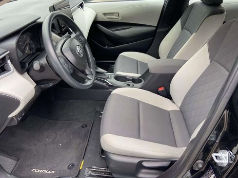 Used 2025 Toyota Corolla LE image 14