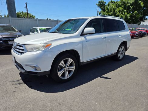 Used 2013 Toyota Highlander Limited AWD/4WD image 1