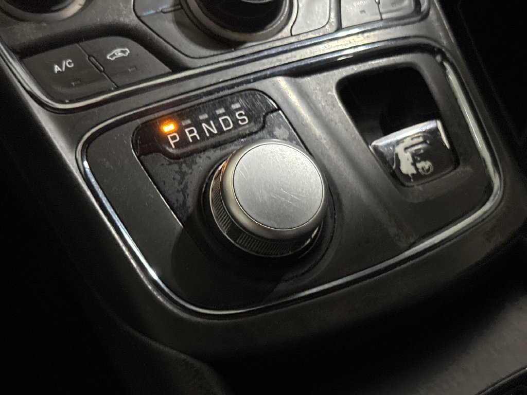 Used 2015 Chrysler 200 S FWD image 16