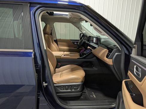 Used 2025 INFINITI QX80 Sensory AWD/4WD image 33