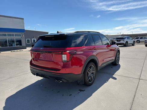 Used 2025 Ford Explorer ST AWD/4WD image 5