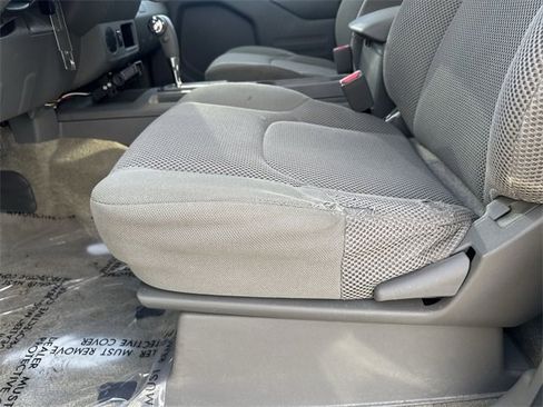 Used 2016 Nissan Frontier SV image 27