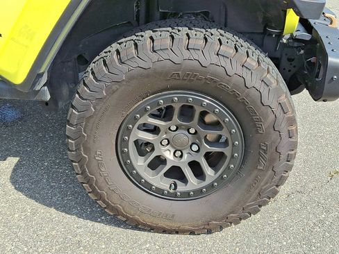 Used 2023 Jeep Wrangler Unlimited Rubicon 392 w/ Xtreme Recon 35" Tire Package AWD/4WD image 8