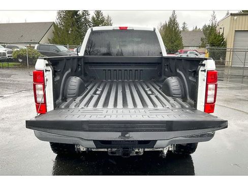 Used 2017 Ford F350 XLT w/ Camper Package image 36