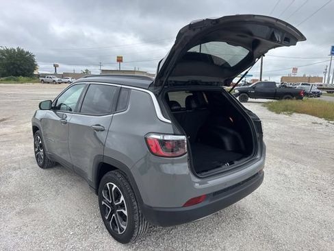Used 2023 Jeep Compass Limited AWD/4WD image 3