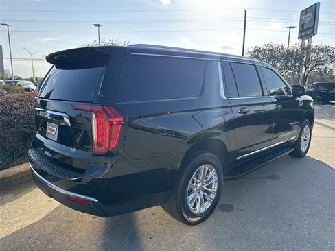 Used 2023 GMC Yukon XL SLT w/ SLT Premium Package image 5