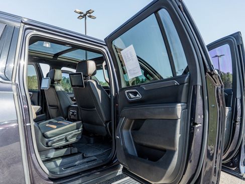 Used 2023 GMC Yukon XL AT4 w/ AT4 Premium Package image 17