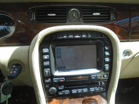 Used 2005 Jaguar XJ8 RWD image 14