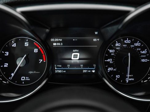 Used 2019 Alfa Romeo Giulia w/ Quick Order Package 22K Sport image 17