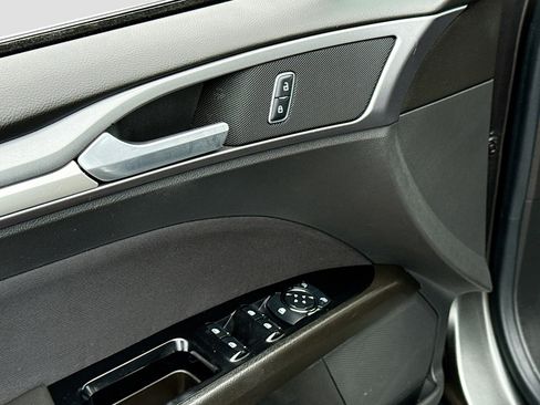 Used 2015 Ford Fusion SE image 7