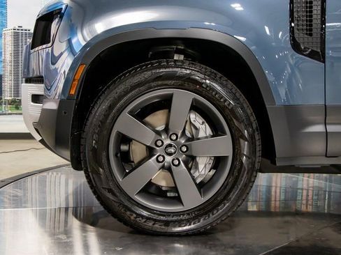 Used 2025 Land Rover Defender 110 S image 7