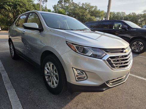 Used 2021 Chevrolet Equinox LT FWD image 2