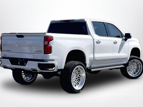 Used 2023 Chevrolet Silverado 1500 High Country w/ High Country Premium Package AWD/4WD image 6