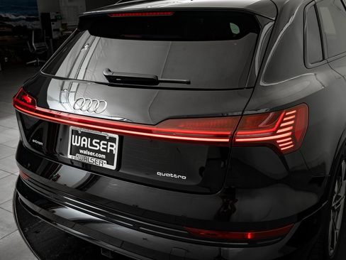 Used 2022 Audi e-tron Premium w/ Convenience Plus Package image 9