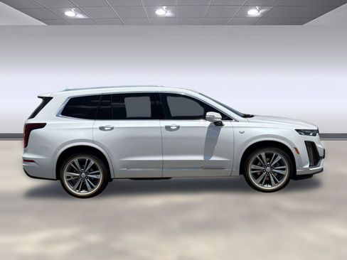 Used 2025 Cadillac XT6 Premium Luxury FWD image 8