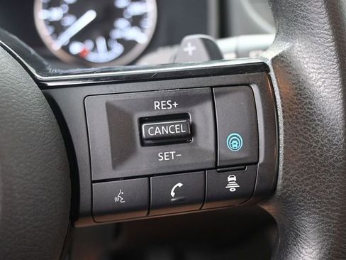 Used 2022 Nissan Rogue SV image 16