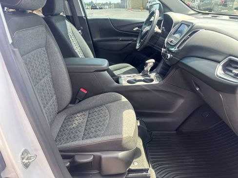 Used 2022 Chevrolet Equinox LT FWD image 18