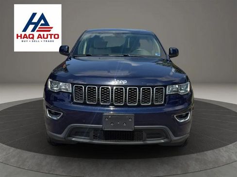 Used 2018 Jeep Grand Cherokee Laredo AWD/4WD image 2