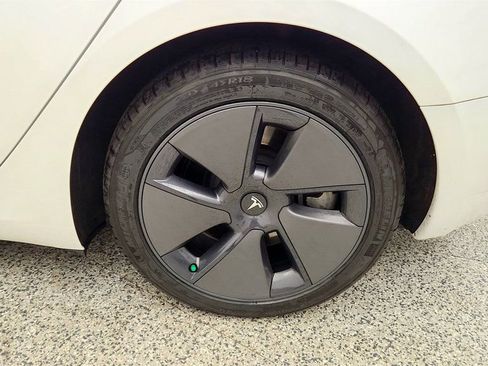 Used 2023 Tesla Model 3 Standard Range RWD image 9