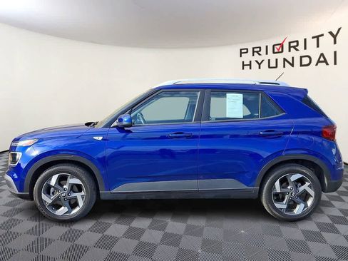 Used 2024 Hyundai Venue Limited image 7