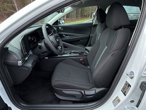 New 2026 Hyundai Elantra SE image 9