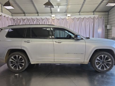 Used 2021 Jeep Grand Cherokee L Overland w/ Advanced Protech Group III AWD/4WD image 9