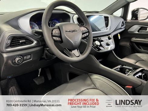 New 2026 Chrysler Pacifica Limited w/ S Appearance Package image 25