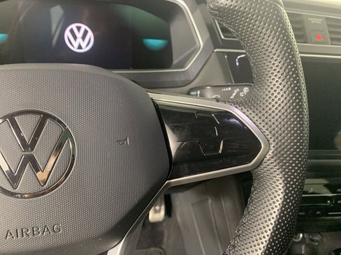 Used 2024 Volkswagen Tiguan SE R-Line image 21