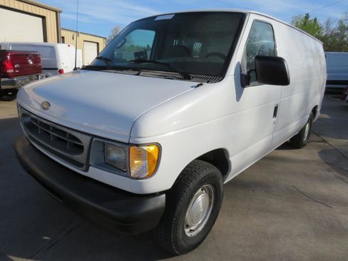 Used 2001 Ford E-150 and Econoline 150 RWD image 1