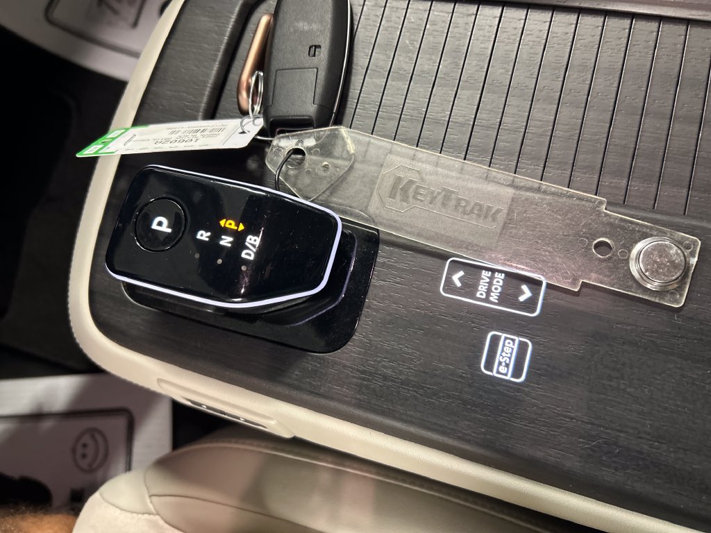Used 2024 Nissan Ariya AWD image 18
