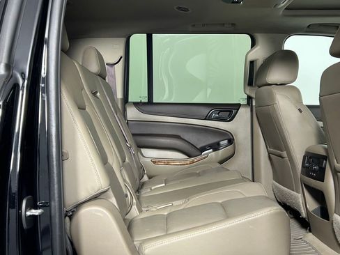 Used 2020 Chevrolet Suburban Premier AWD/4WD image 13